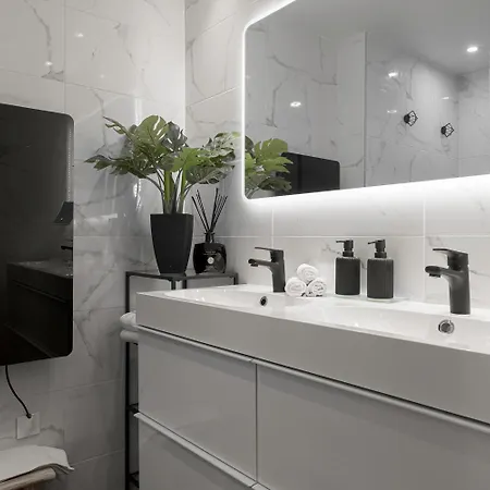 L'elegant Maubourg - Next Martinez -terrasse Apartment